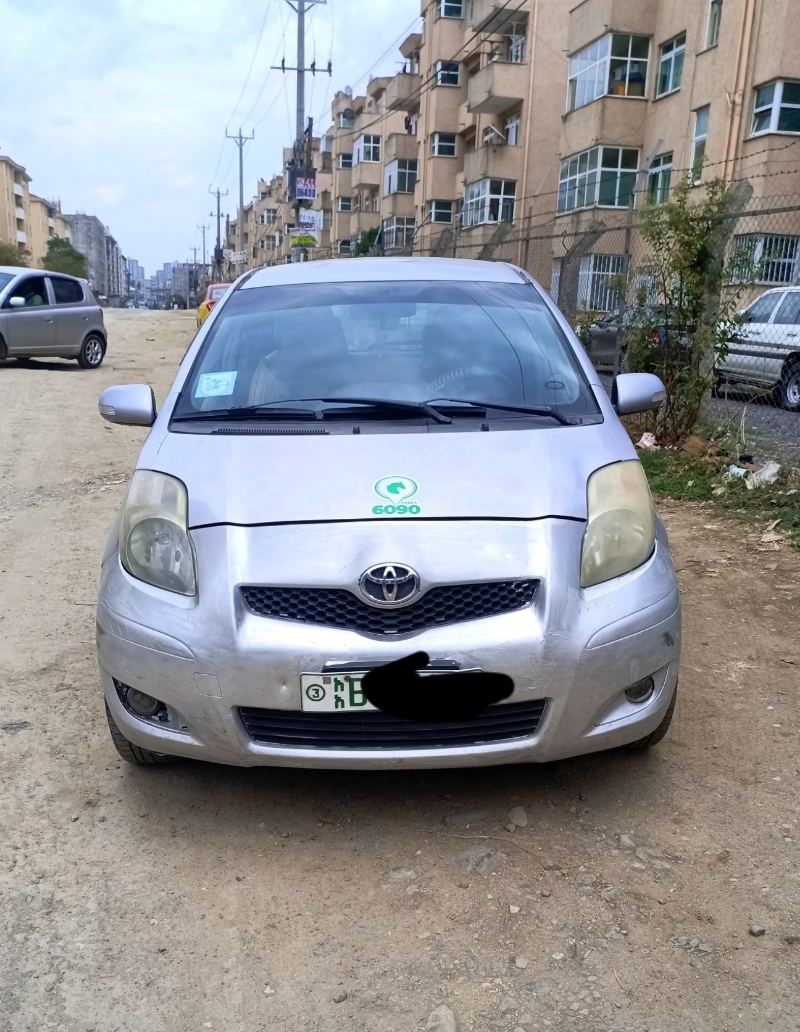 Compact Yaris 2009 Model Semi Auto in Lemikura, Addis Ababa