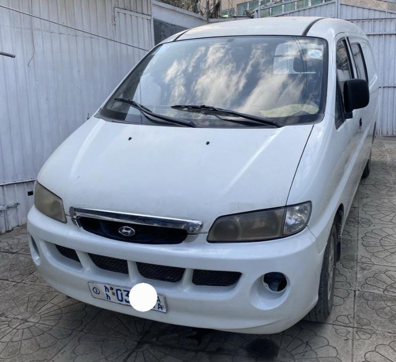 Hyundai H1 2000 Model Manual in Bole, Addis Ababa